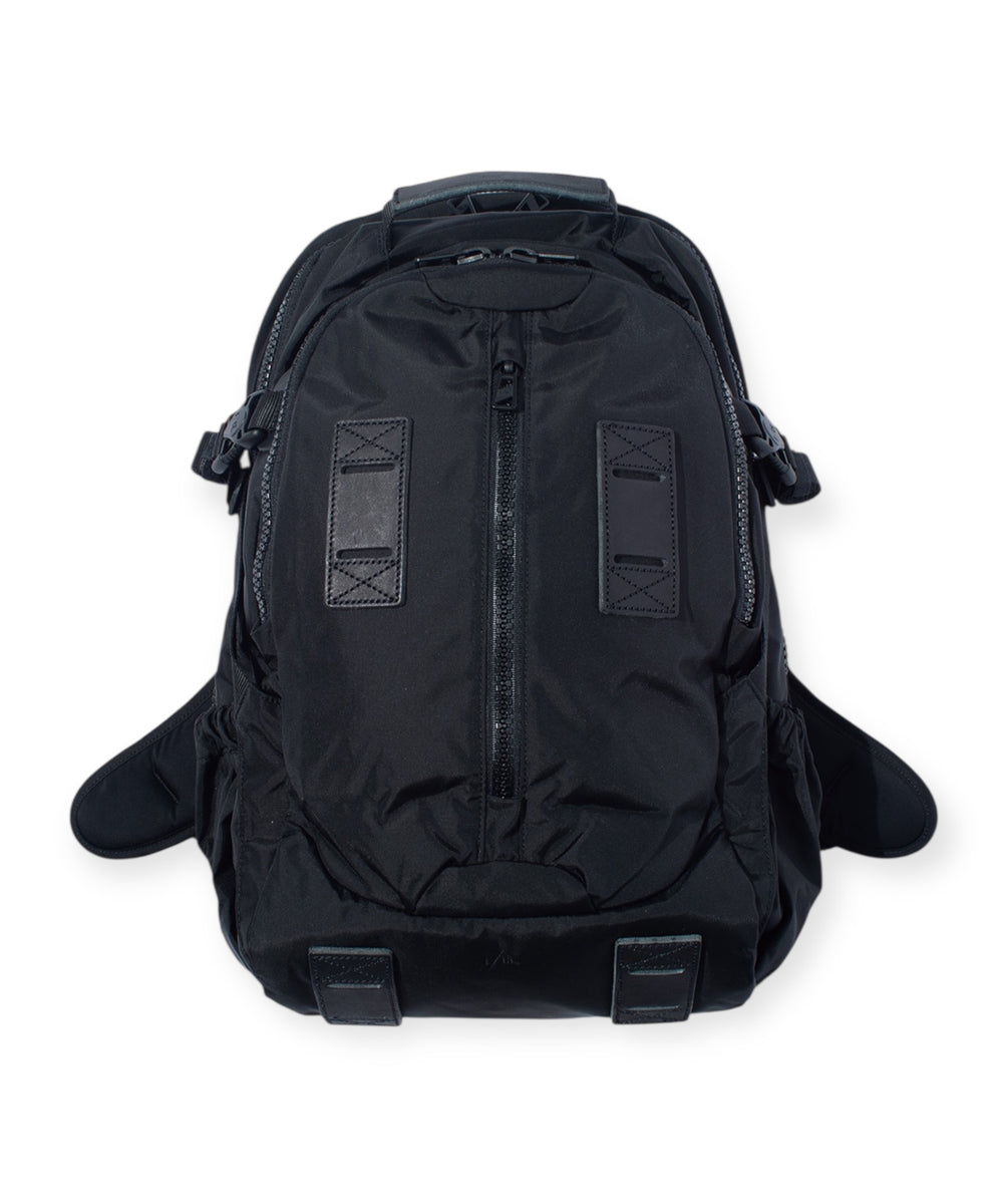 美品 F/CE. エフシーイー バックパック サテン ワンデイリュック ブラック エフシーイーの黒リュックはサテンのような光沢感でビジネス用に