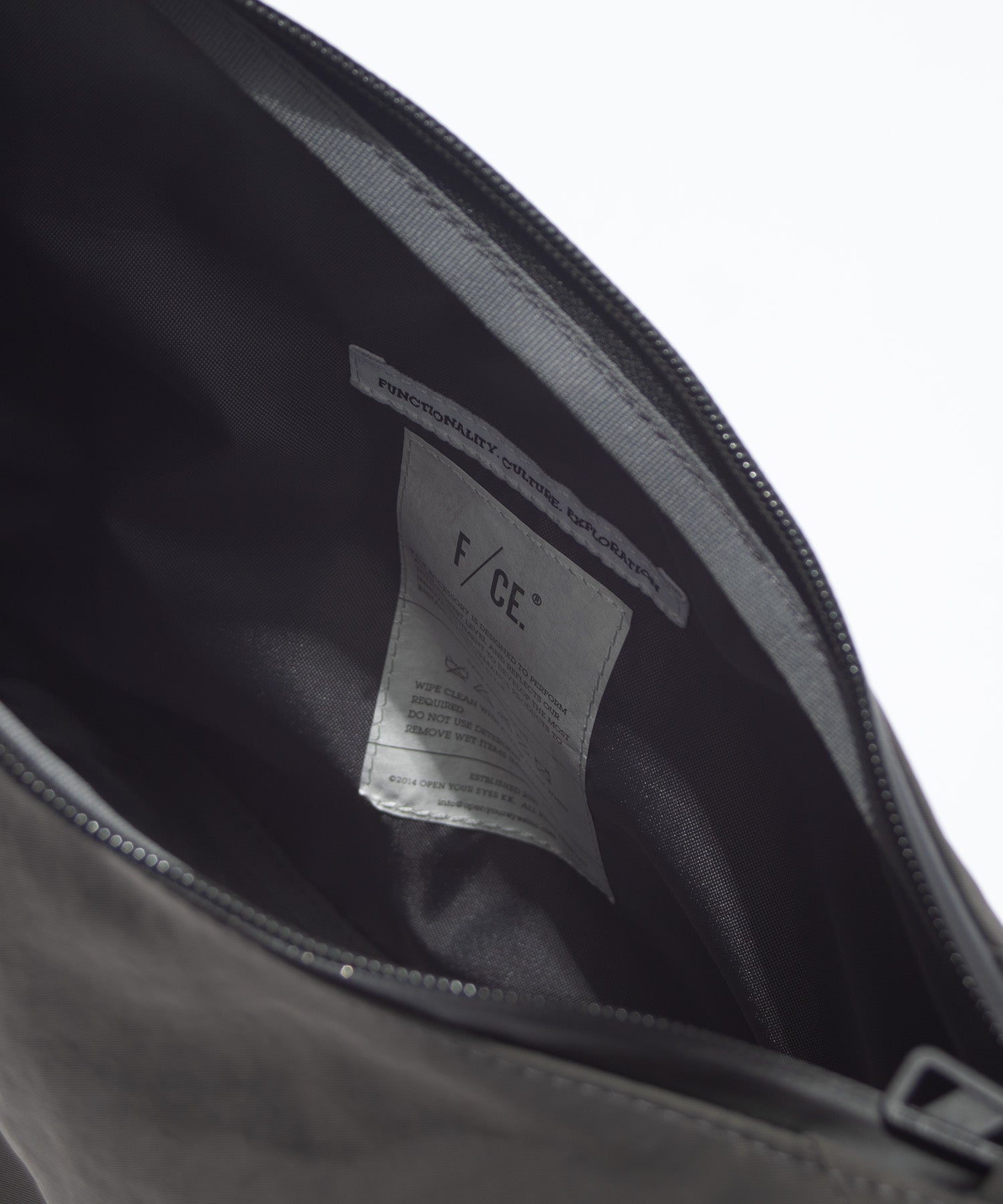 TEXTURED TWILL MINI SHOULDER BAG "BLACK"