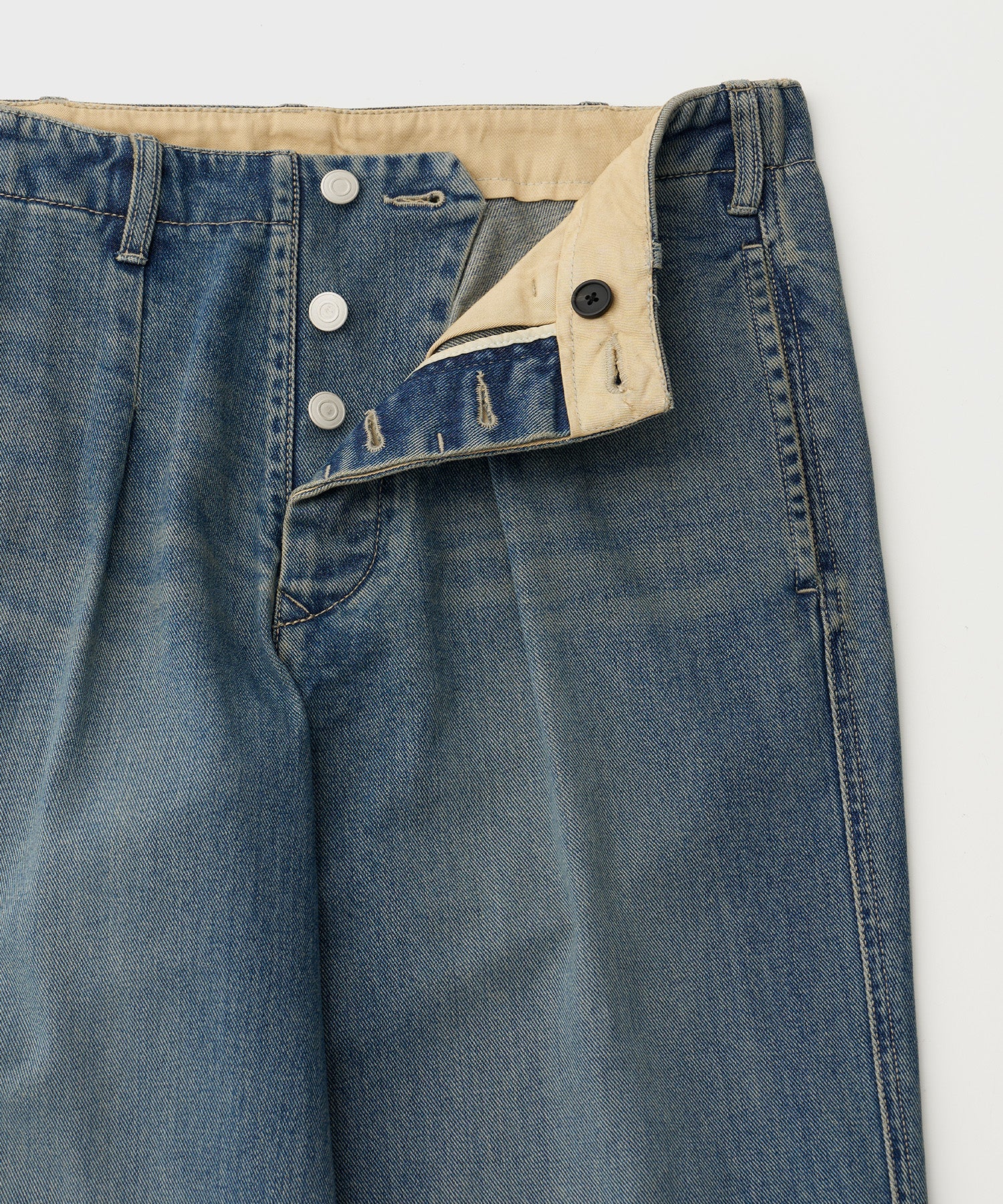 Maverick One-Tuck Denim Pants "Faded Blue"