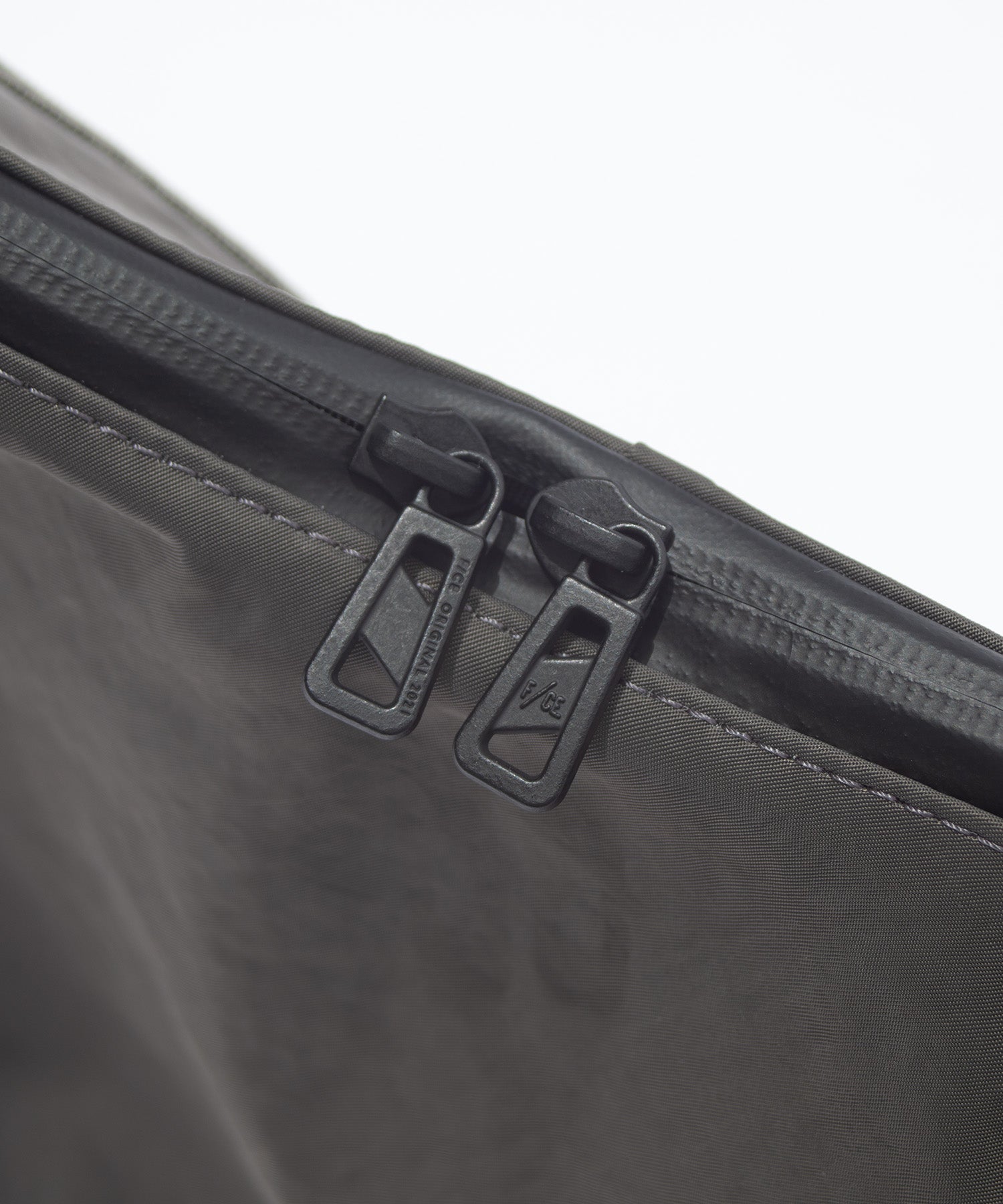 TEXTURED TWILL MINI SHOULDER BAG "BLACK"