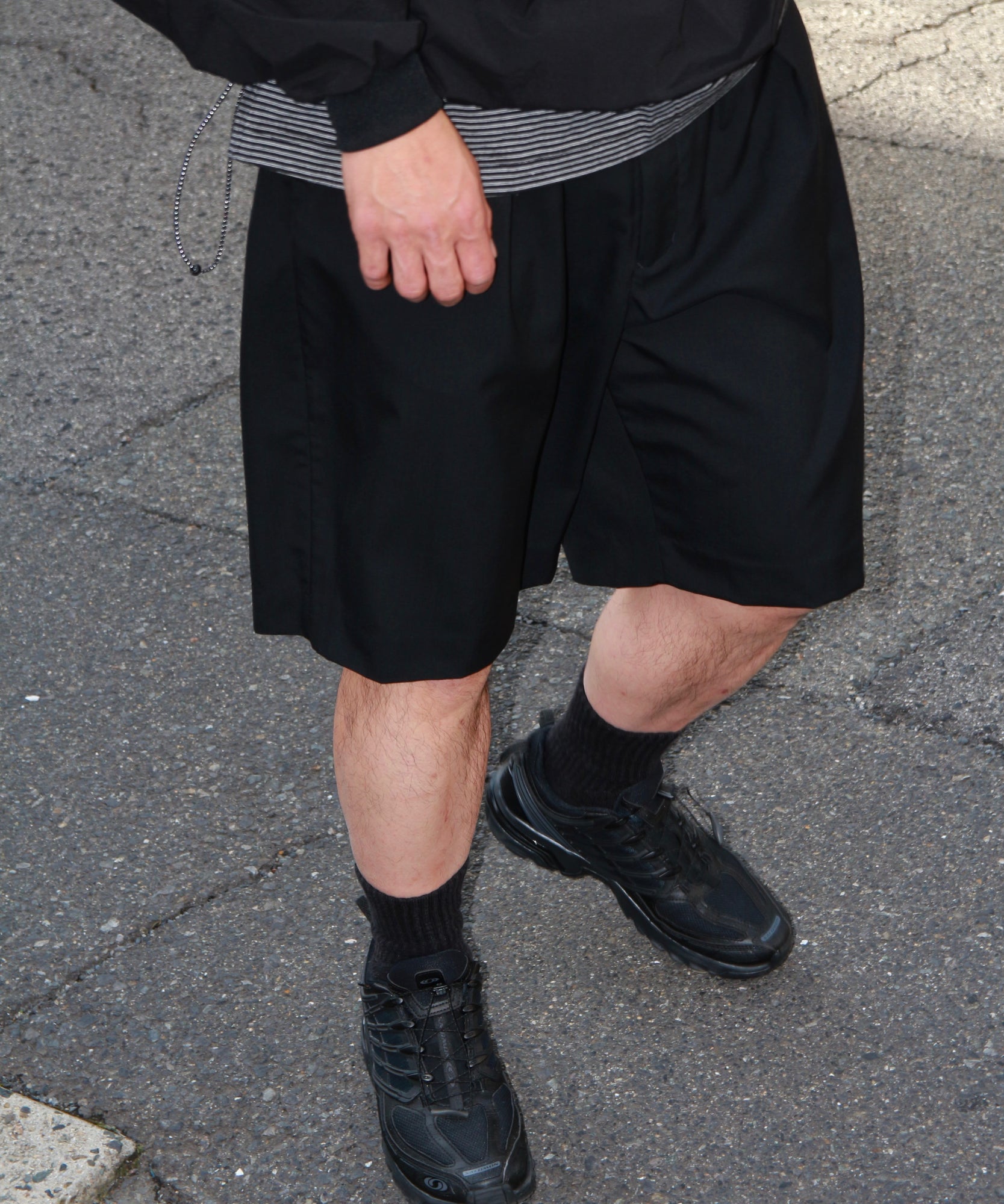 Two Tuck Wide Shorts "BLACK"