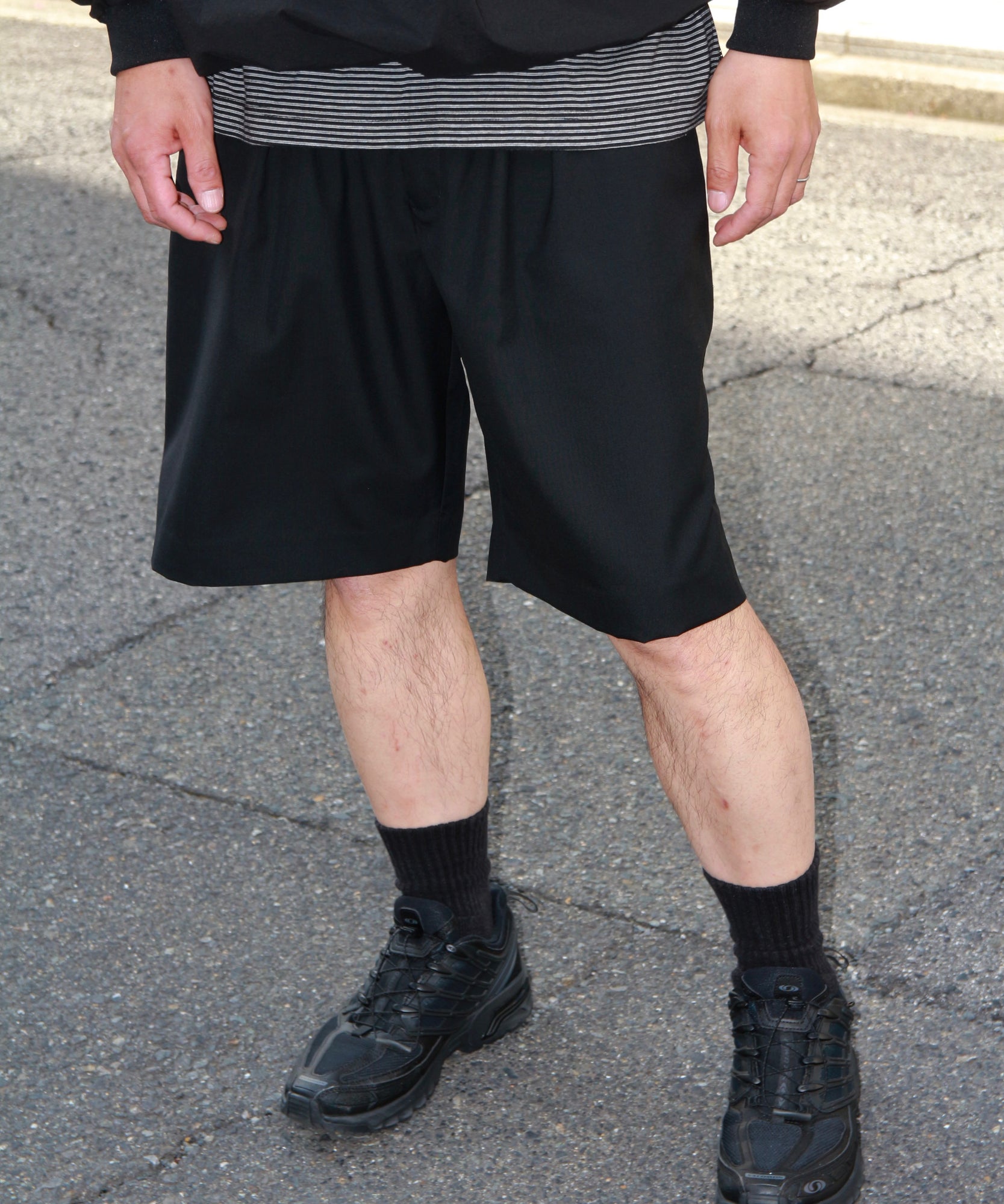 Two Tuck Wide Shorts "BLACK"