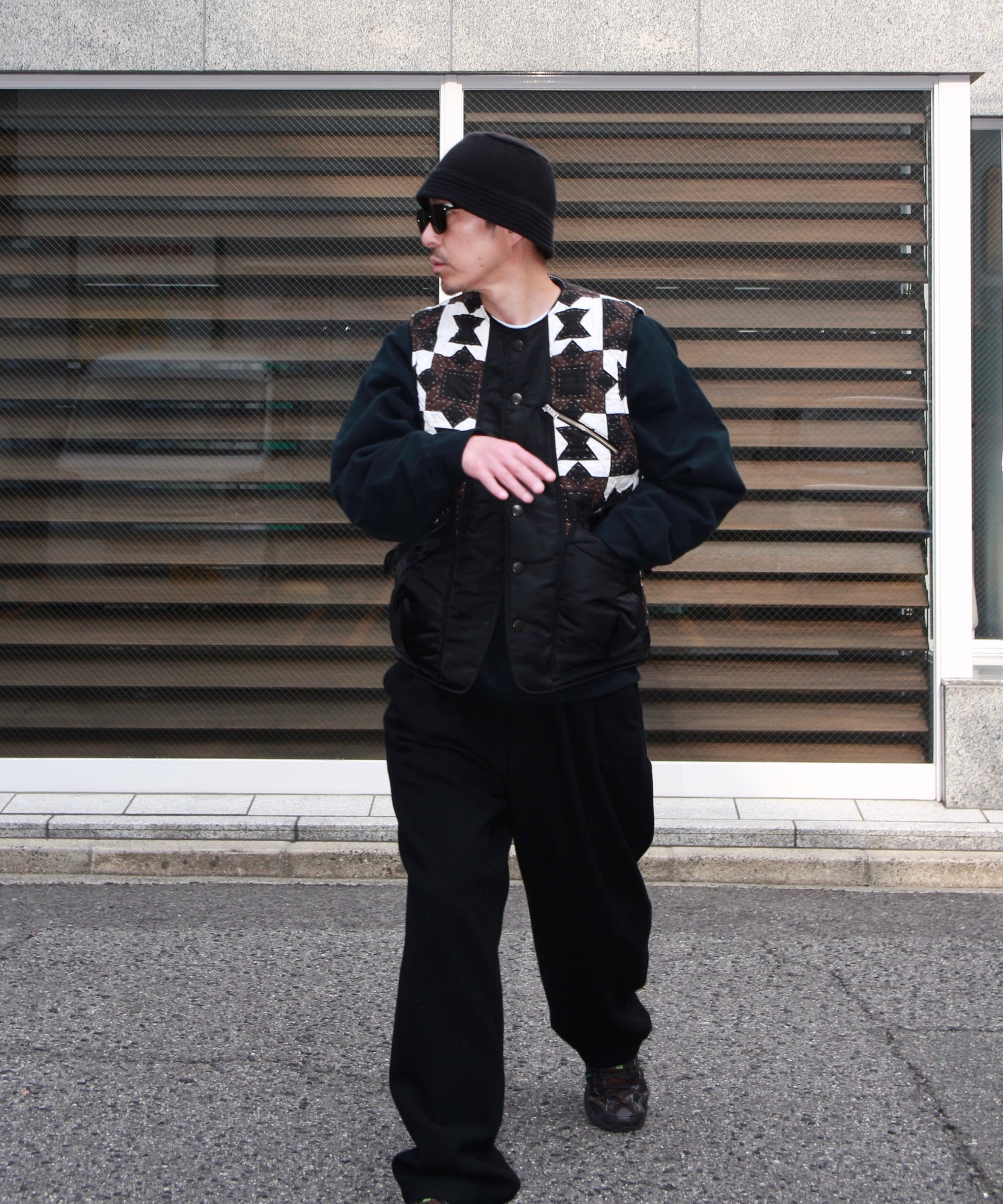 Hand patchwork quilted vest "Black"