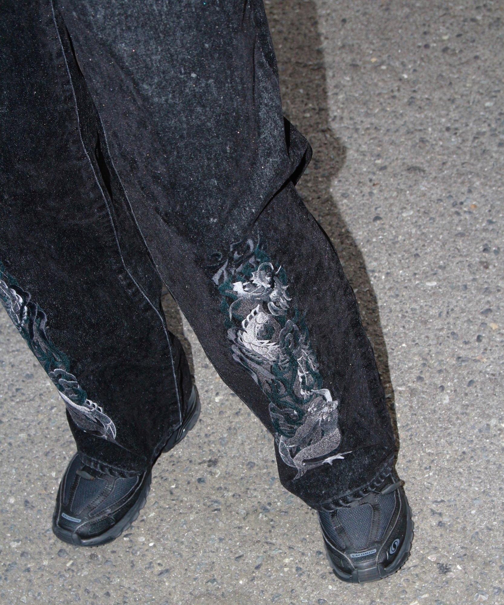 FLOCKED DENIM EMBROIDERED PANTS "BLACK"
