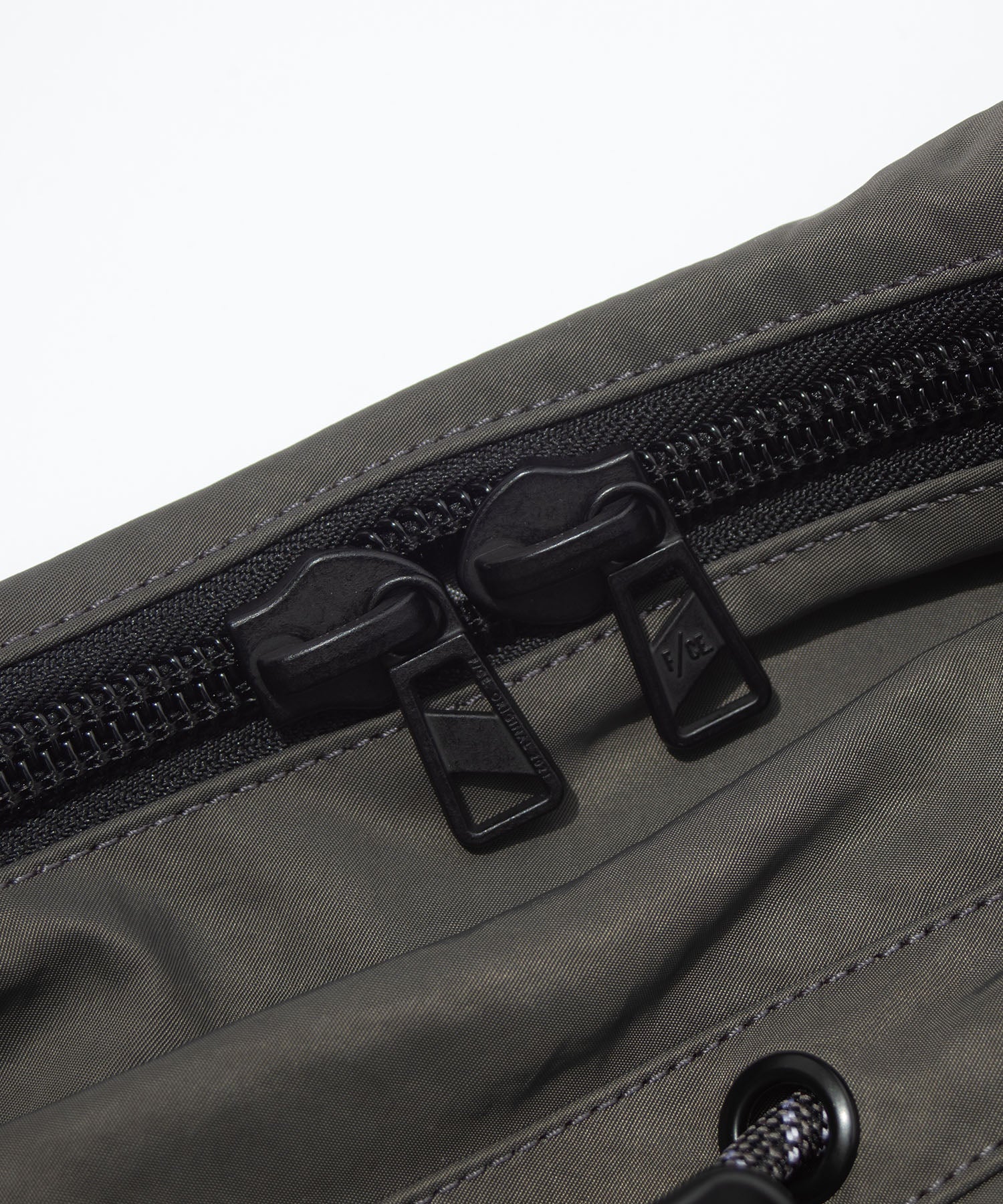 TEXTURED TWILL 2WAY SHOULDER TOTE "BLACK"
