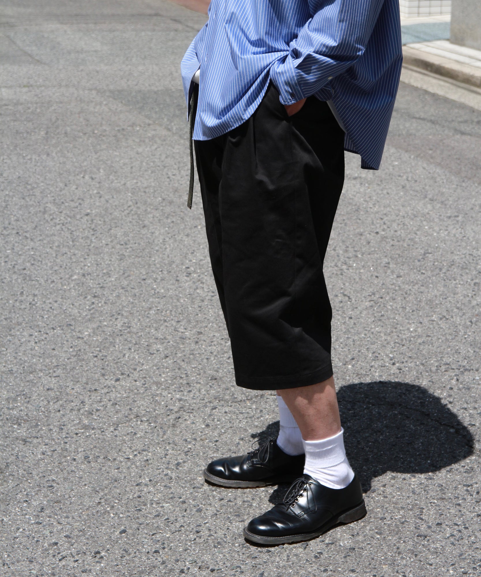 THREE QUARTER CHINOS 2TUCK TROUSERS "BLACK"