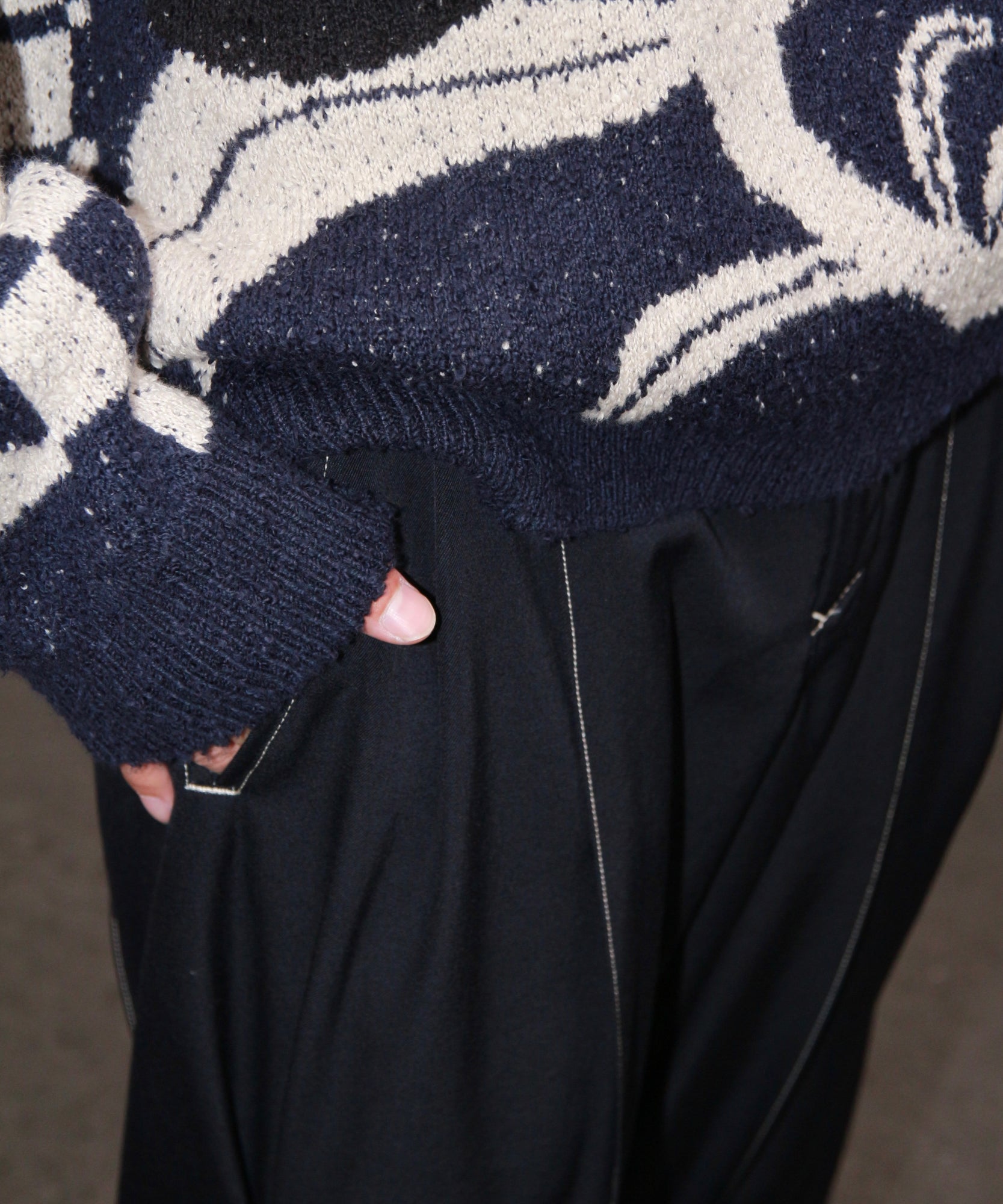 Pleat-detail pants "NAVY"