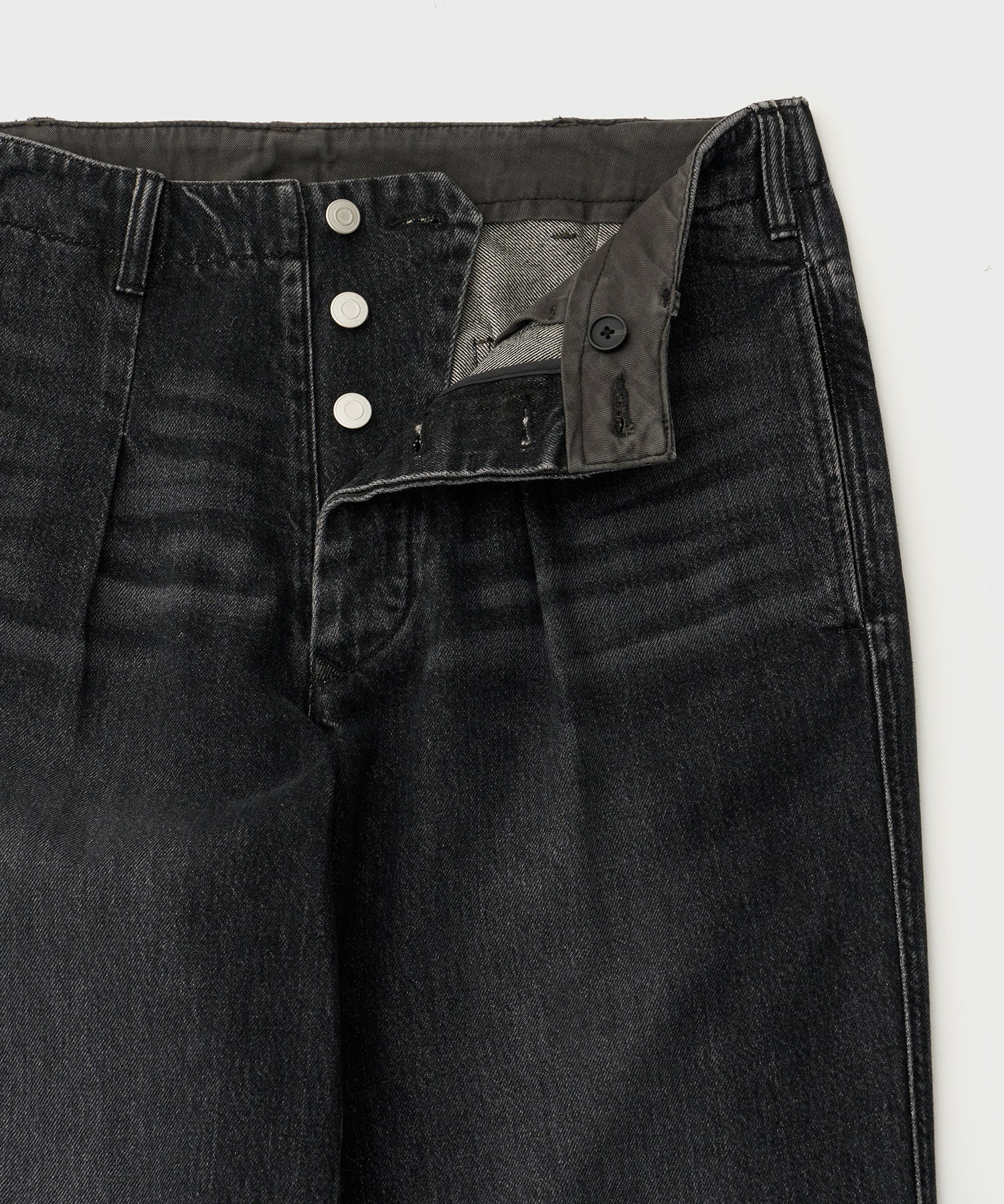 Maverick One-Tuck Denim Pants "Faded Black"