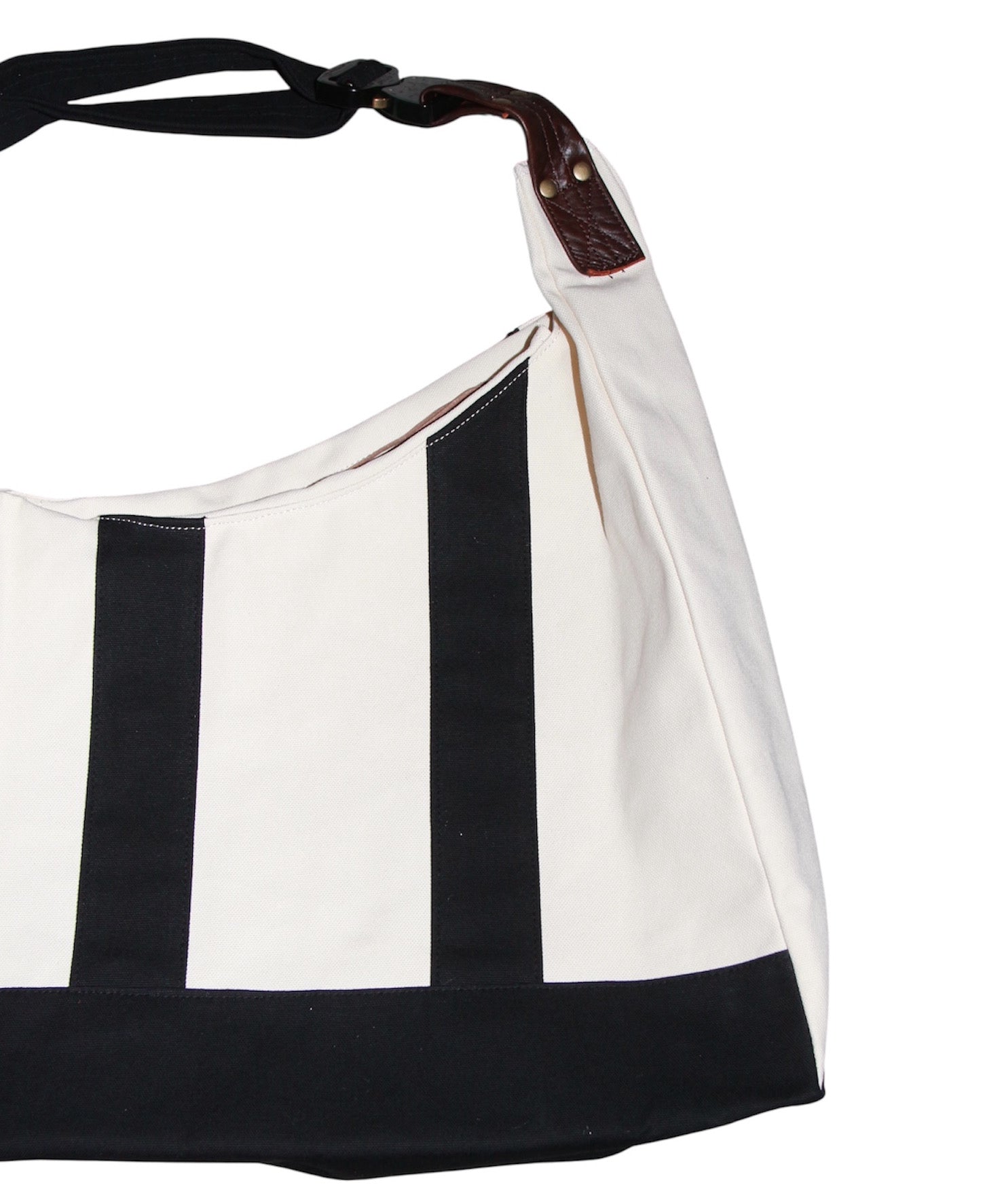3D cutting messenger bag "BLACK"