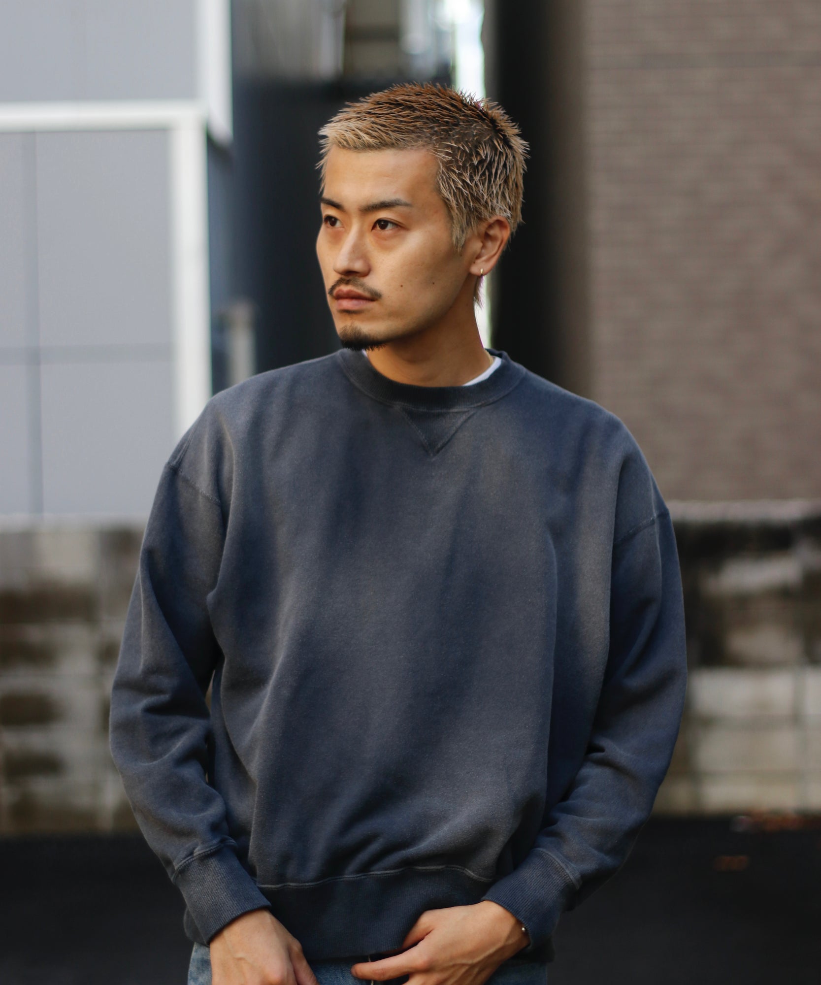 VINTAGE FADE BOTH V-GAZETTE SWEAT SHIRT "SUMI"