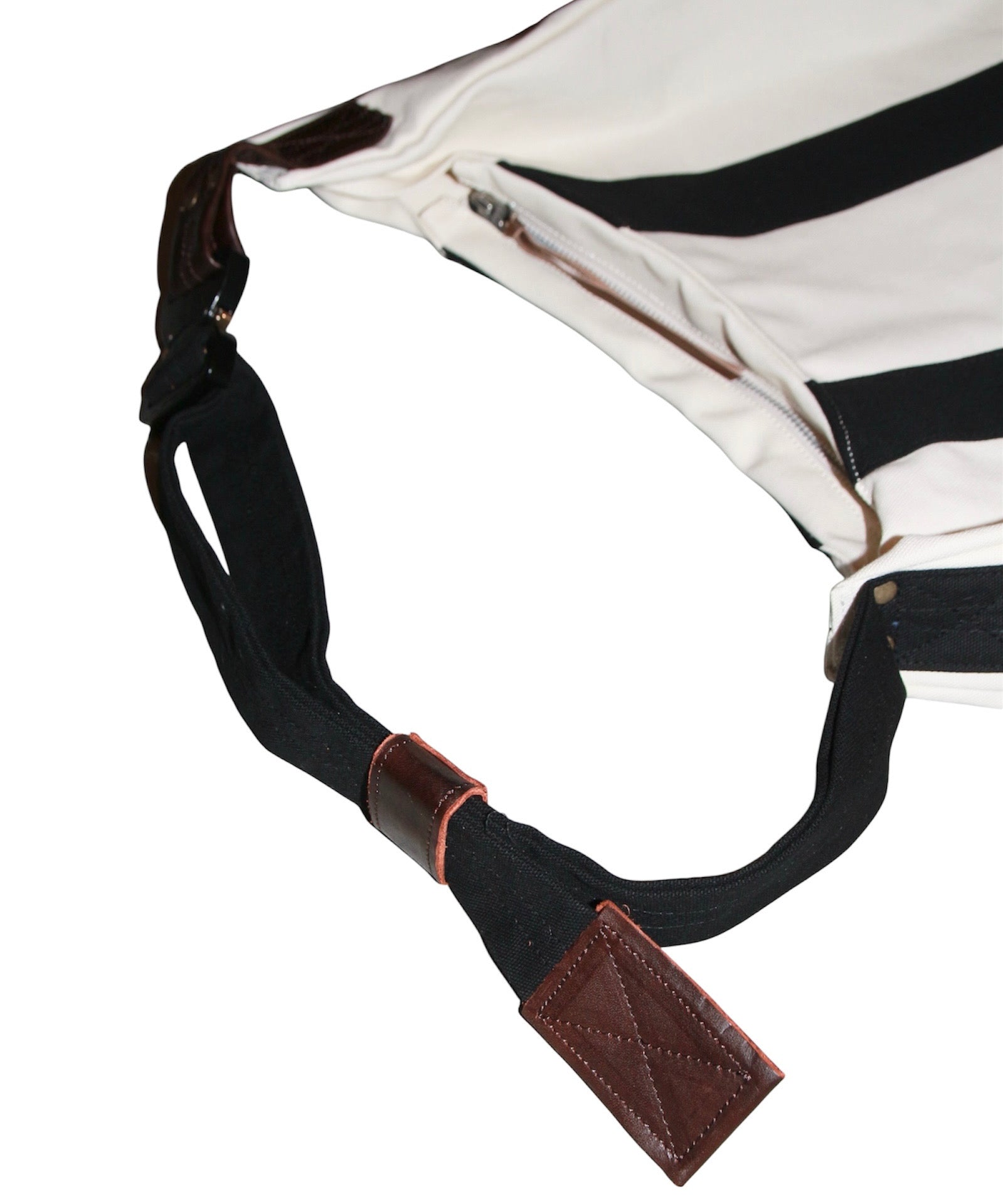3D cutting messenger bag "BLACK"